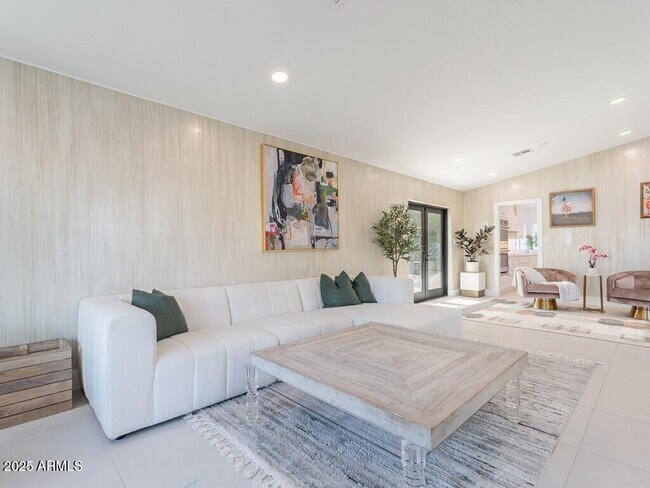 Building Photo - 4748 E Redfield Rd