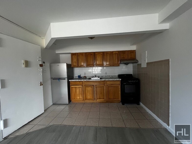 Building Photo - 111 STREET