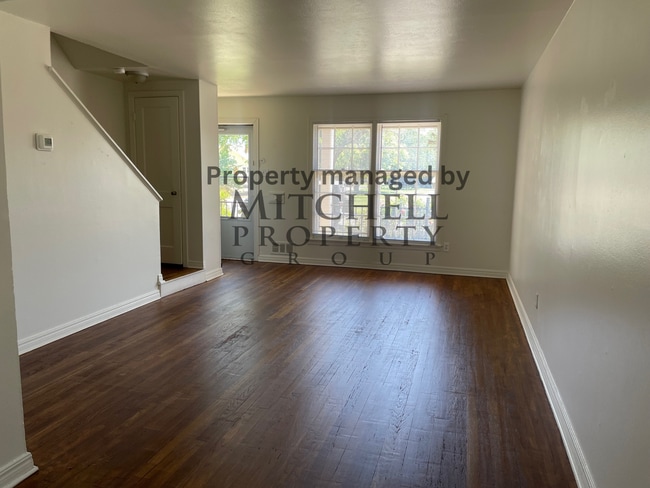 Building Photo - Cute 2 bed 1 bath with a basement you don't want to miss!