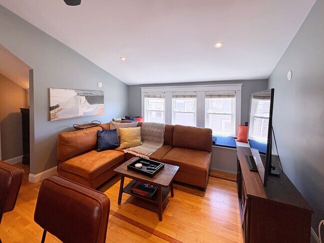Building Photo - 247 Savin Hill Ave