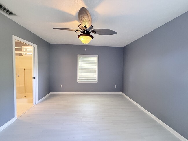Building Photo - 2 Bedroom & 2Bathroom in Spring Lake