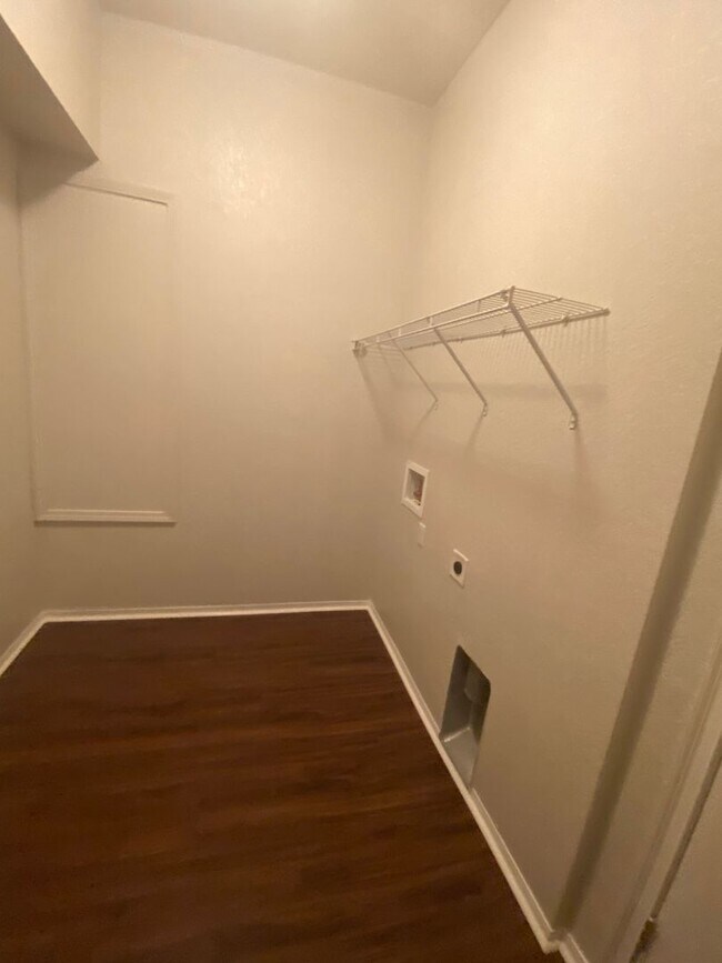 Building Photo - 4 Bedroom 2 Bath home in Winter Haven for RENT!