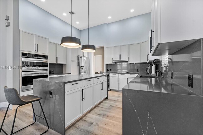 Building Photo - 5046 SW 162nd Ave