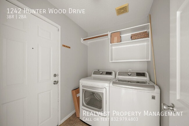 Building Photo - 1242 Hunter Wood Dr