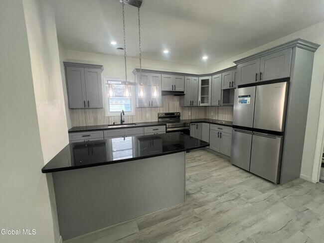 Building Photo - 239 McClellan St