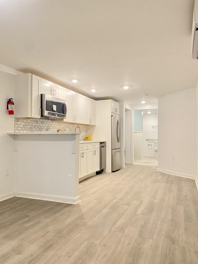 Building Photo - 205 8th St