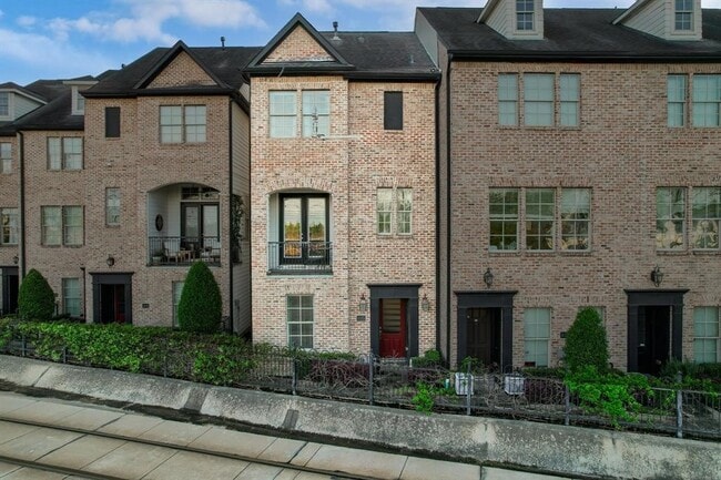 Building Photo - 610 Delano St