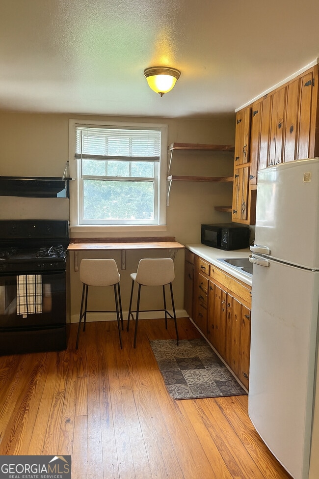 Building Photo - 1872 Dunlap Ave