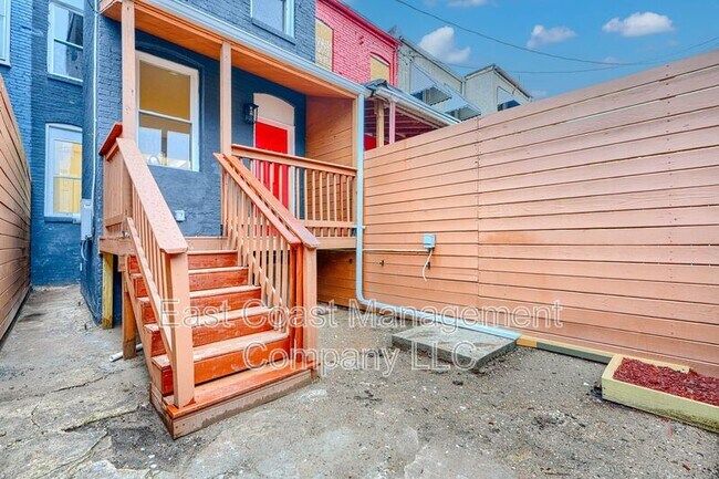 Building Photo - 319 S Mount St