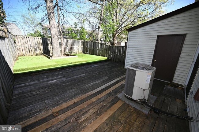 Building Photo - 2103 Tanglewood Dr