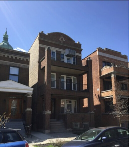 Outside of building - 2249 W Iowa St