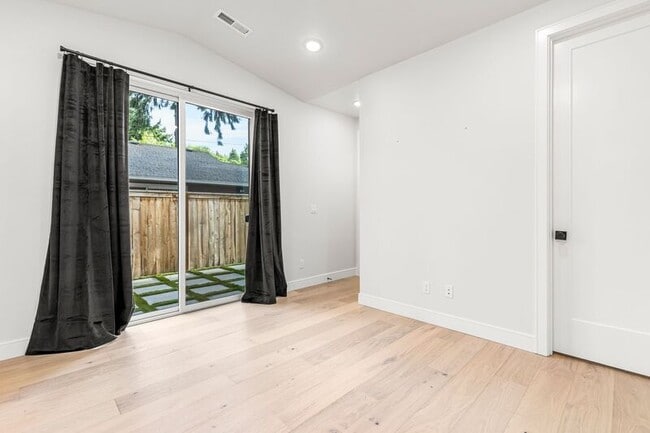 Building Photo - 8216 N Hurst Ave
