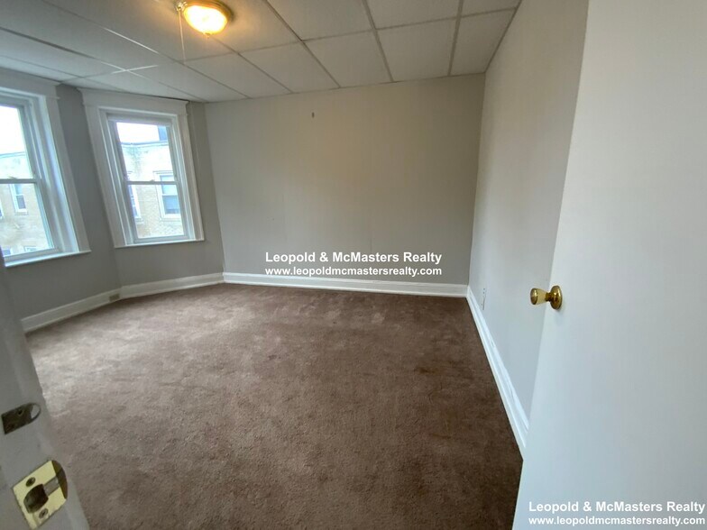 Building Photo - 68 Woodstock Ave