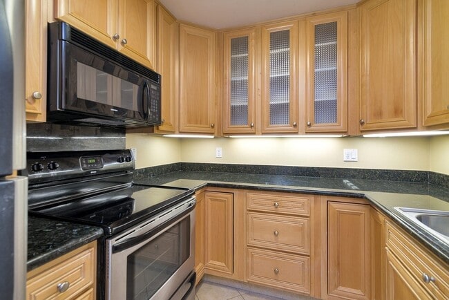 Building Photo - 5525 Shasta Ln