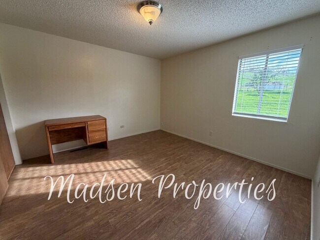 Building Photo - 784 Flag Creek Rd