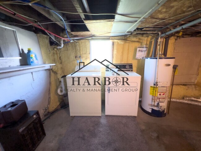 Building Photo - 527 Boone St
