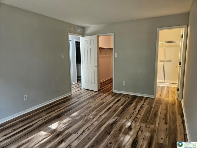 Building Photo - 1876 Mansfield St