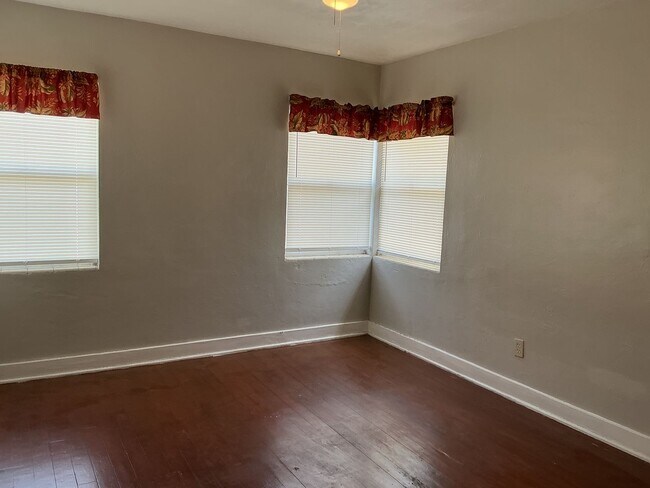 Building Photo - 3 Bed / 2 Bath Home in North Lakeland – Spacious Yard & Great Location