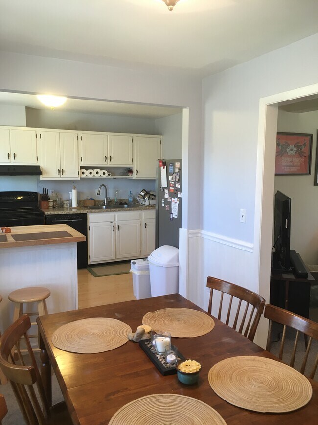 Building Photo - 108 Canterbury Ct