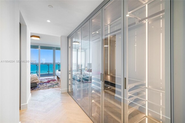 Building Photo - 700 NE 26th Terrace