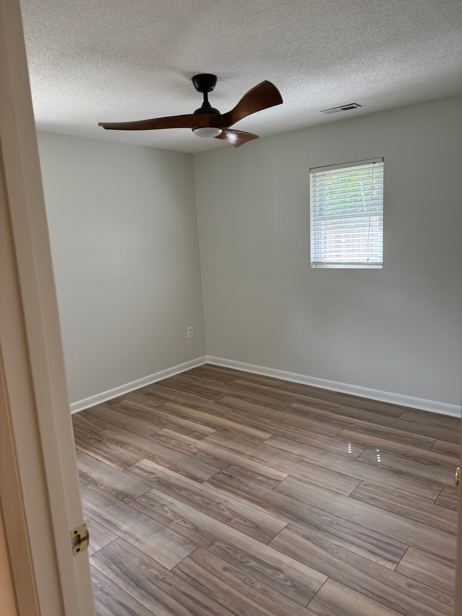 Building Photo - 24 Scottsdale Dr