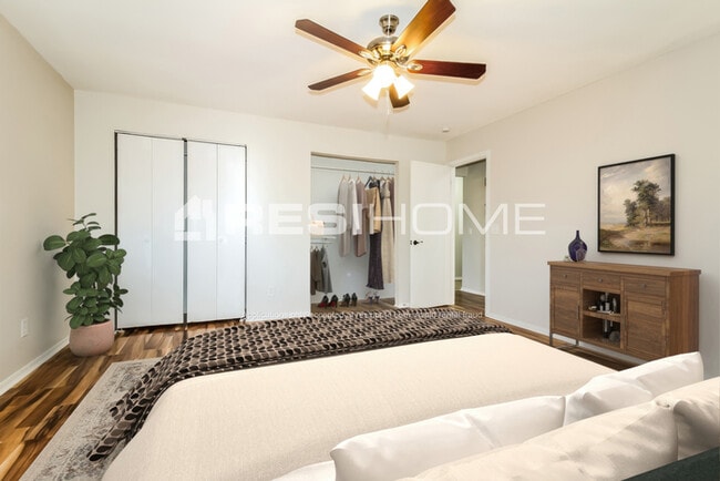 Building Photo - 5005 Oak Manor Dr