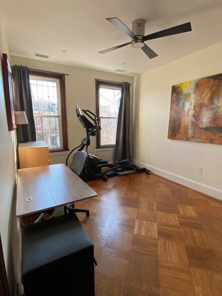 Building Photo - 1363 Parkwood Pl NW