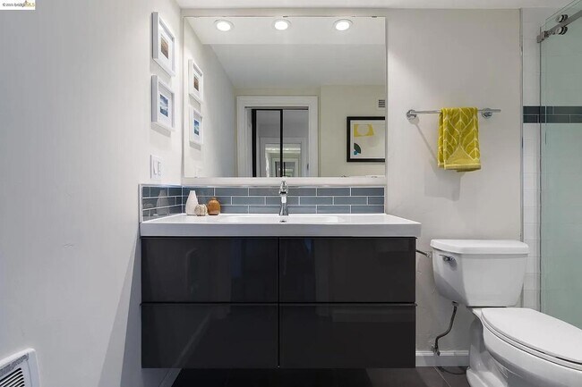 Building Photo - 1 Kelton Ct