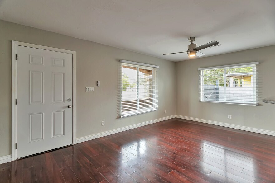 Building Photo - 5208 S 11th Ave