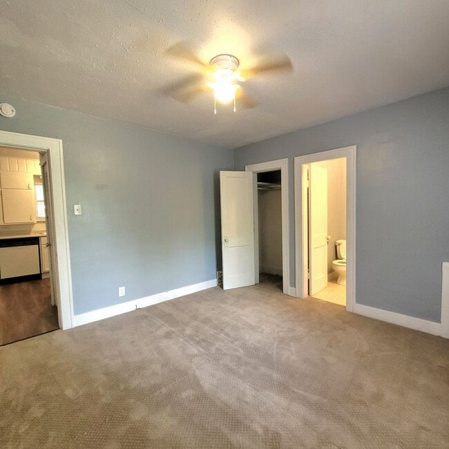 Building Photo - Large Updated House with Garage!