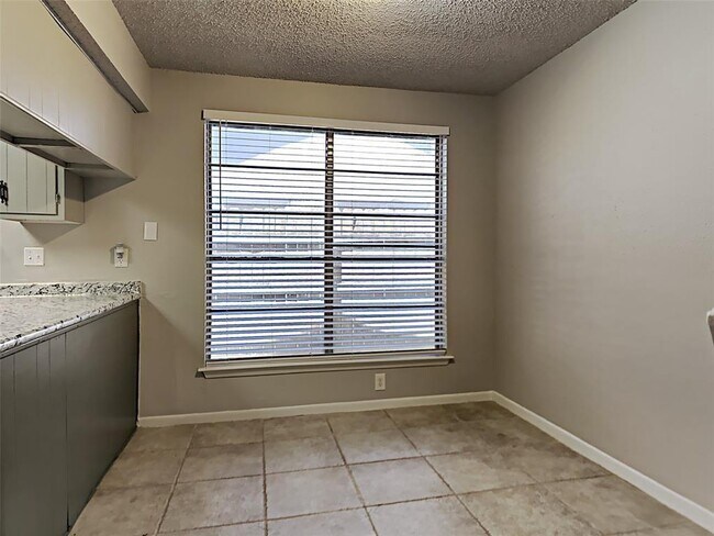Building Photo - 23926 Spring Day Ln