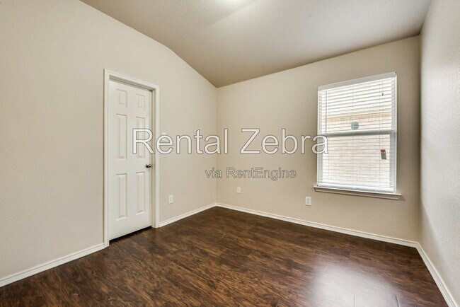 Building Photo - 752 Vista Verde Dr