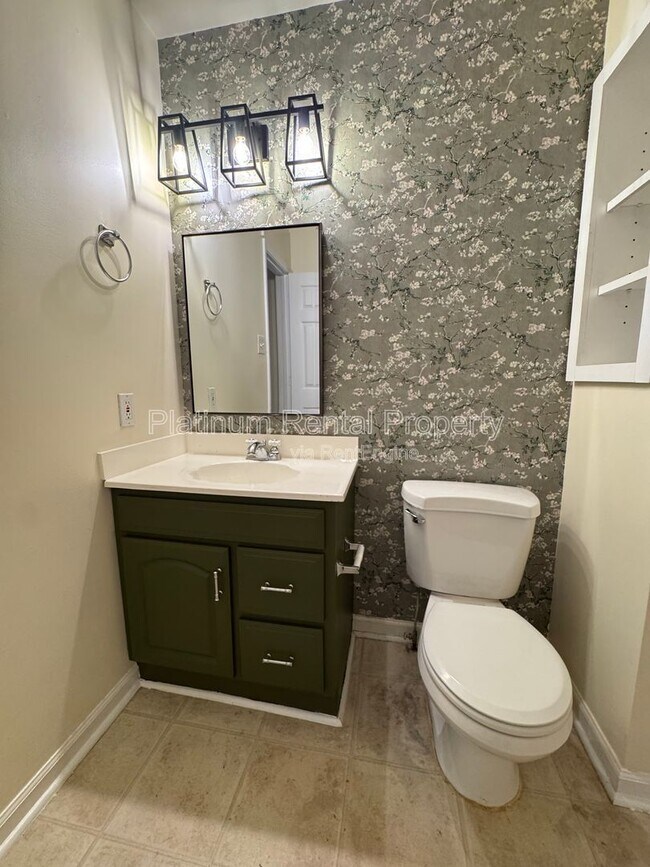 Building Photo - 1886 Benson Ave SE