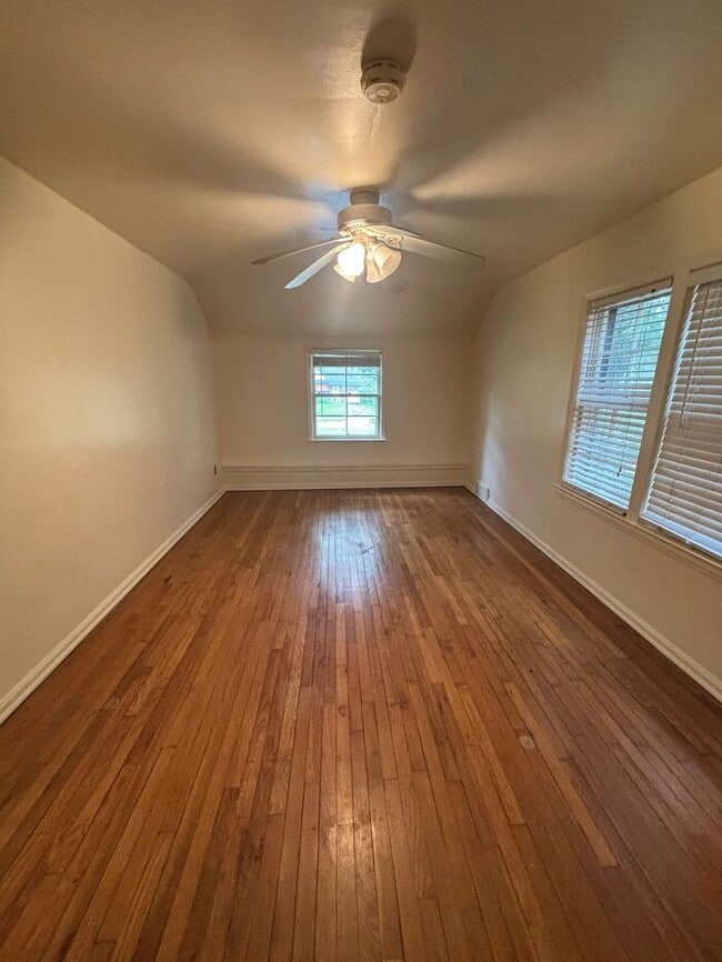 Building Photo - Charming 3 beds 1.5 baths in South Euclid!