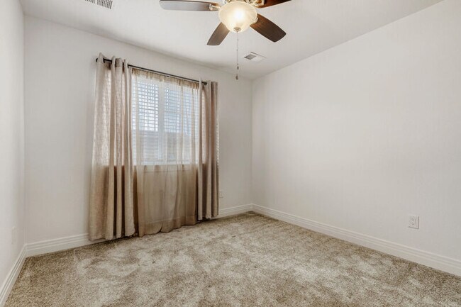 Building Photo - 1773 Spring Water Pt