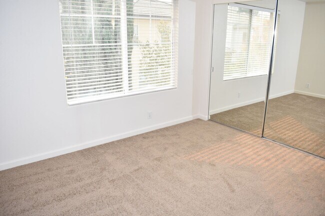 Building Photo - 469 Anacapa Dr