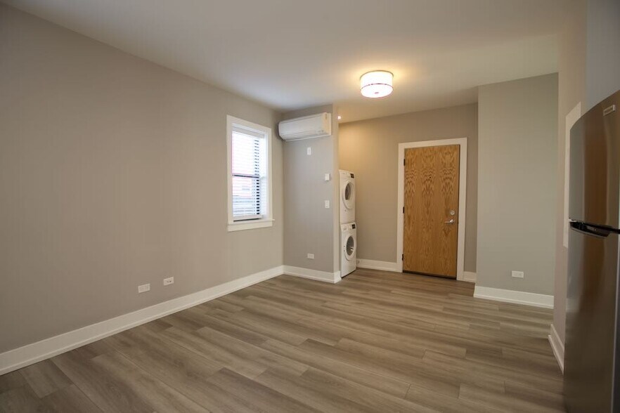 Building Photo - 3930 N Janssen Ave