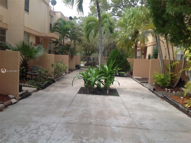 Building Photo - 6153 SW 69th St