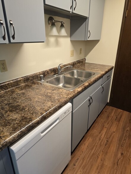 Building Photo - Sliver Lake Apartment Homes