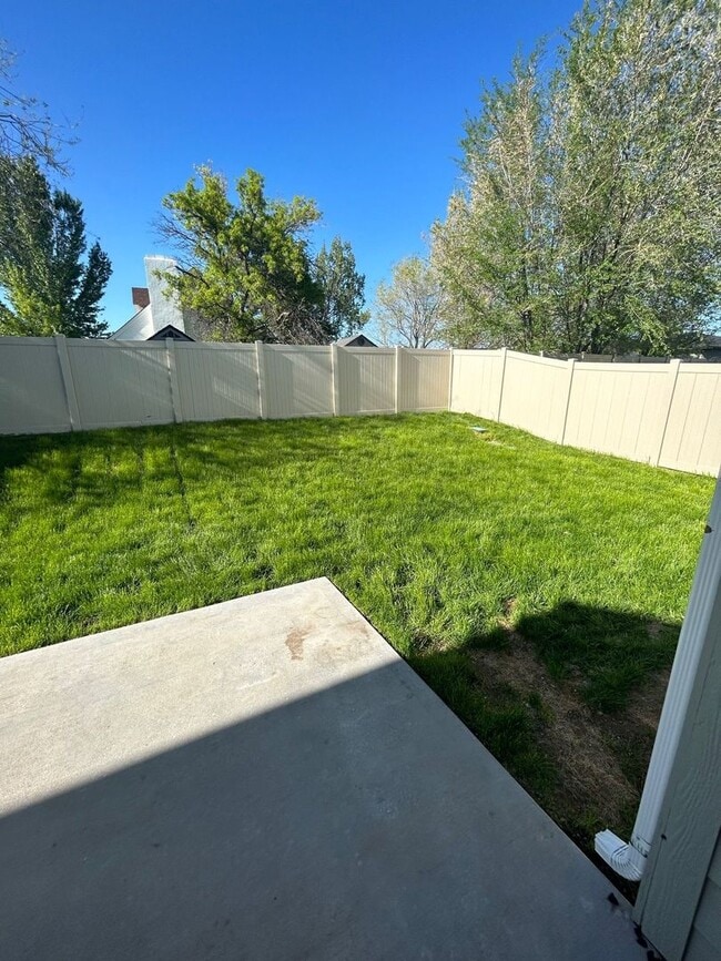 Building Photo - 3 Bedroom plus Loft For Rent! Victory Sout...