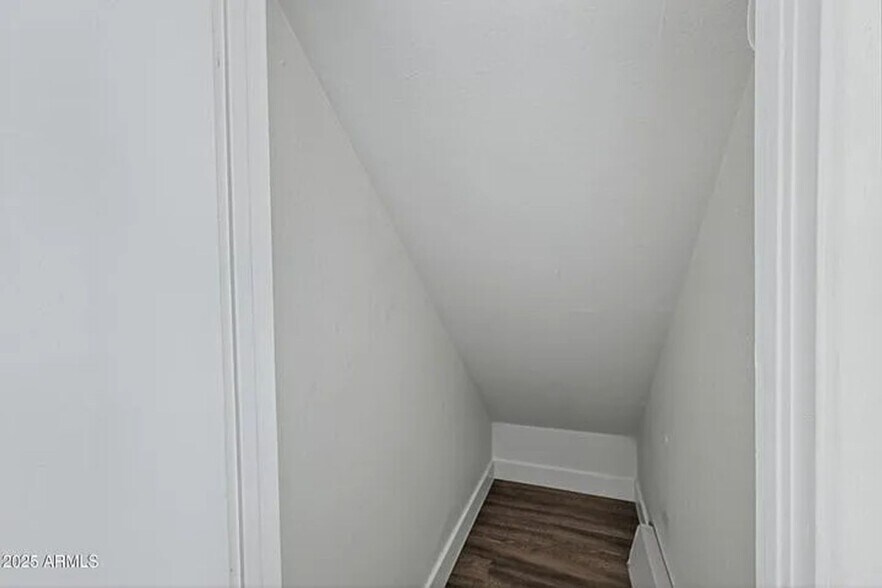 Building Photo - 860 E Brown Rd