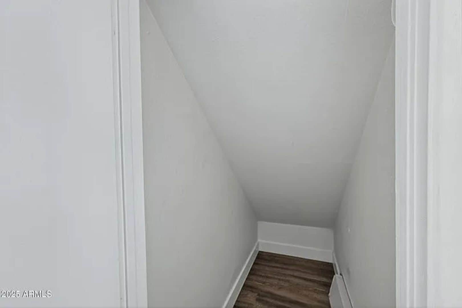 Building Photo - 860 E Brown Rd