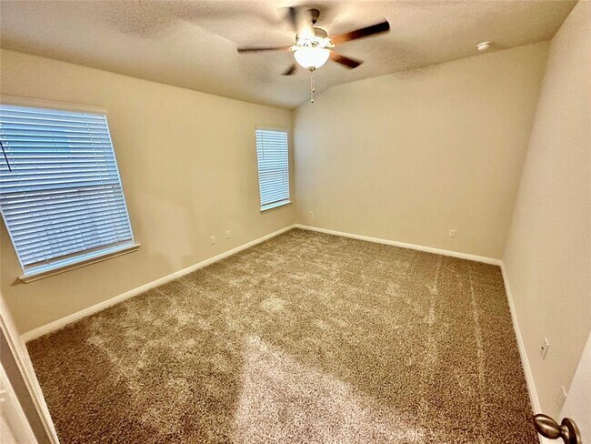 Building Photo - 120 Oakdale Meadows Ln