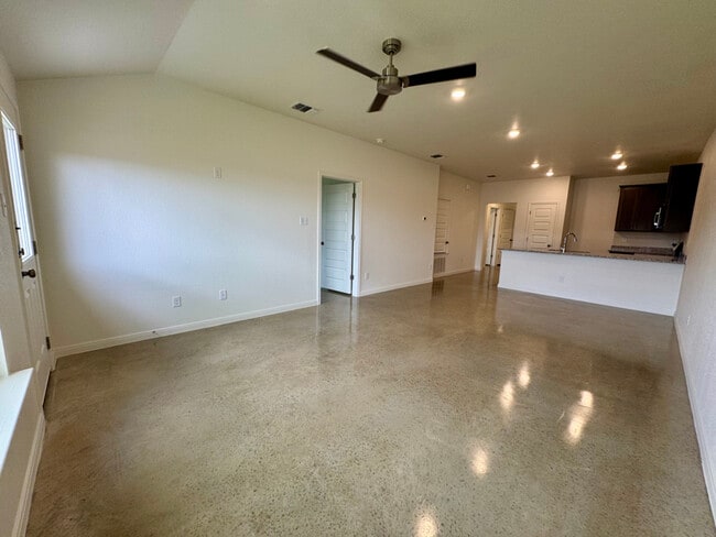 Building Photo - 914 Switchgrass Dr