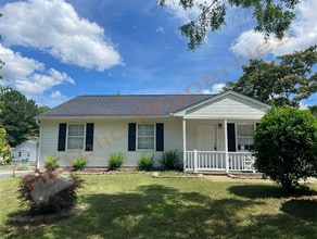 Building Photo - 601 Larchwood Dr