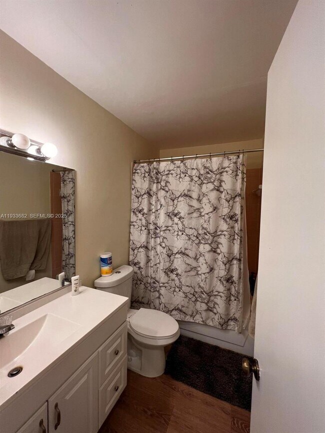 Building Photo - 1301 S Franklin Ave