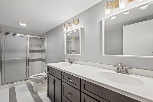 Building Photo - 963 Garden Ln