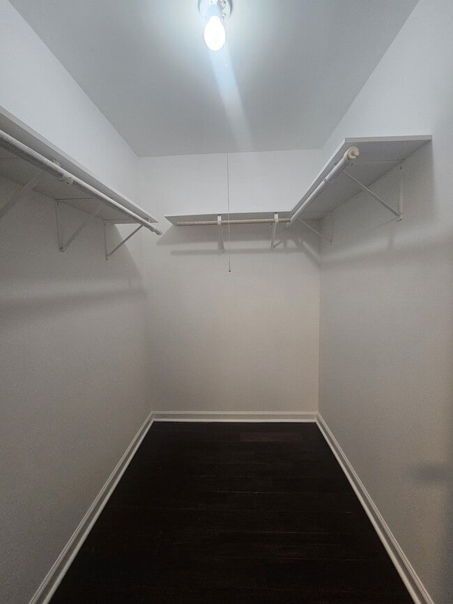 Building Photo - 841 Oxford Pl