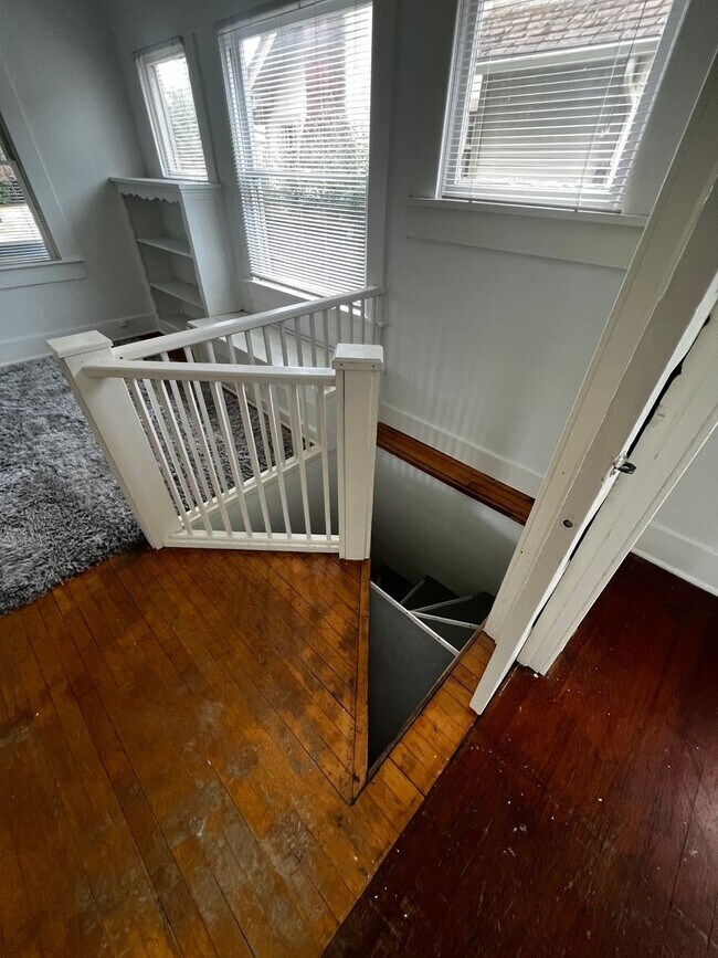 Building Photo - Spacious 4-Bedroom Home in an Excellent Location Near Parks, Shopping & the Fairgrounds