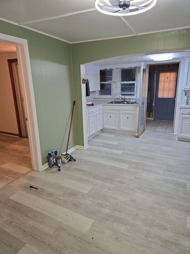 Building Photo - 4-5 Bedroom, 2 Bathroom 2-Story Detached H...